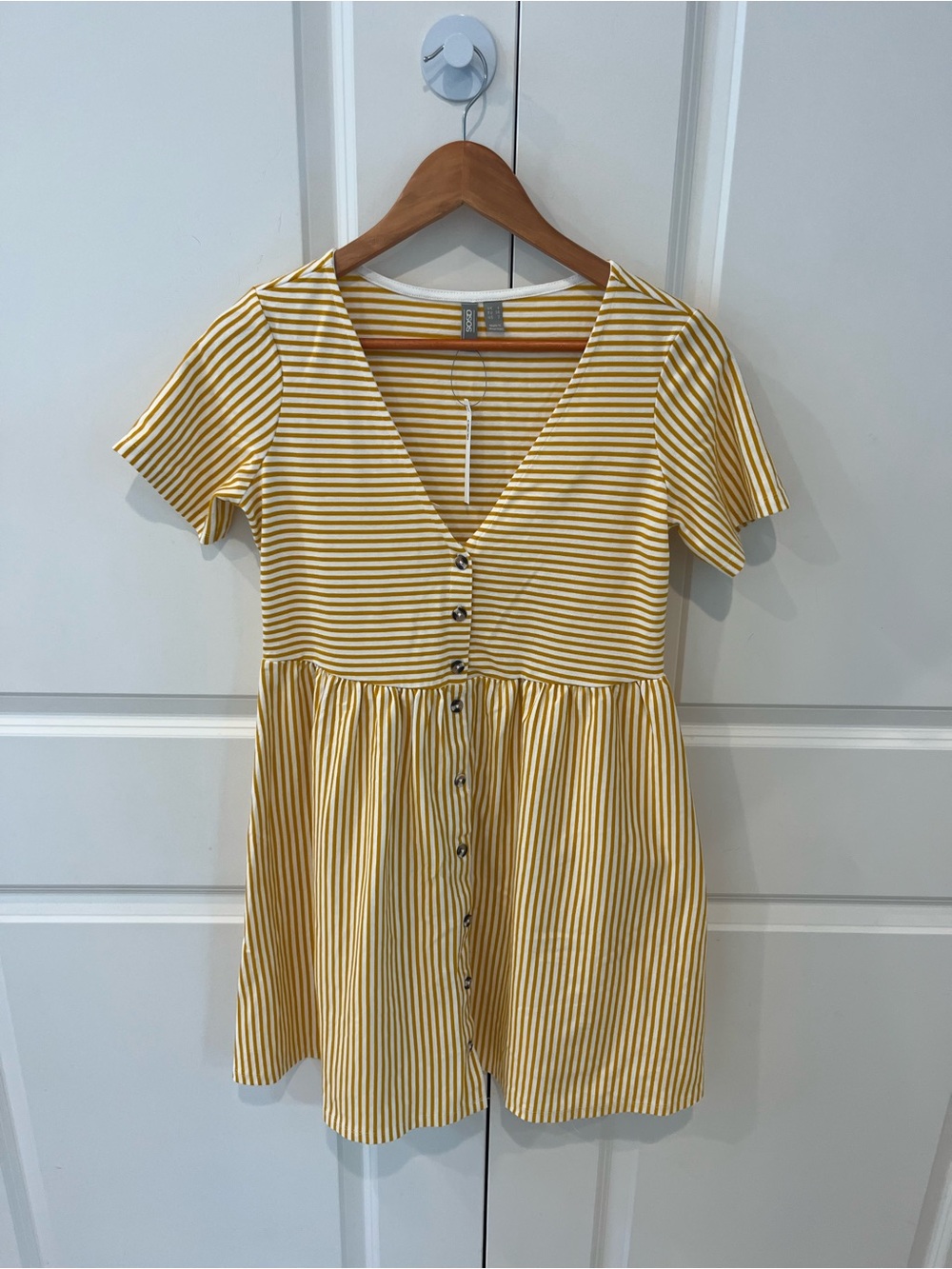 ASOS size 2 NWT short sleeved yellow & white striped v-neck dress with buttons